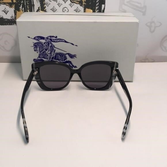 Burberry Meryl Polarized Dark Grey Butterfly Ladies Sunglasses BE4393F 405181 - Picture 10 of 13